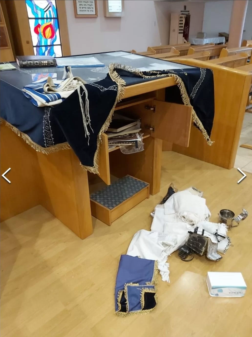 זעזוע בפתח תקווה: בשבת נפרץ ביהכנ"ס - ספר תורה הושלך לרצפה