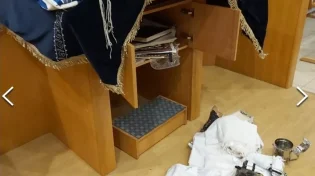 זעזוע בפתח תקווה: בשבת נפרץ ביהכנ"ס - ספר תורה הושלך לרצפה