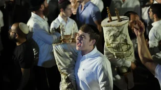 גלריה: מסורת של שמחה: אלפים השתתפו בהקפות שניות בכפר חב"ד 