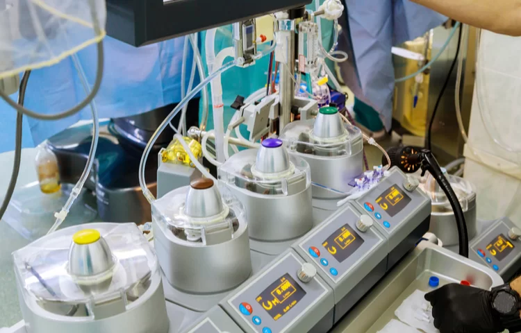 נגיף הקורונה: יהודי בן 22 אושפז במצב קשה ונזקק למכונת אקמו נגיף הקורונה: יהודי בן 22 אושפז במצב קשה ונזקק למכונת אקמו