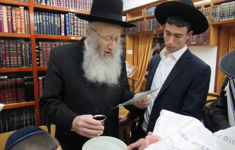 הגרי"א דינר חרץ: "אין לנסוע באופניים חשמליים בתוך העיר!" הגרי"א דינר חרץ: "אין לנסוע באופניים חשמליים בתוך העיר!"