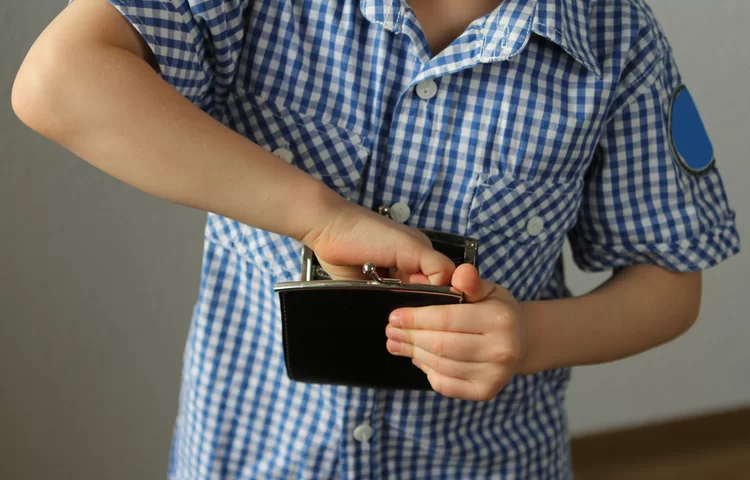 ילדים עם נטיות לגנוב