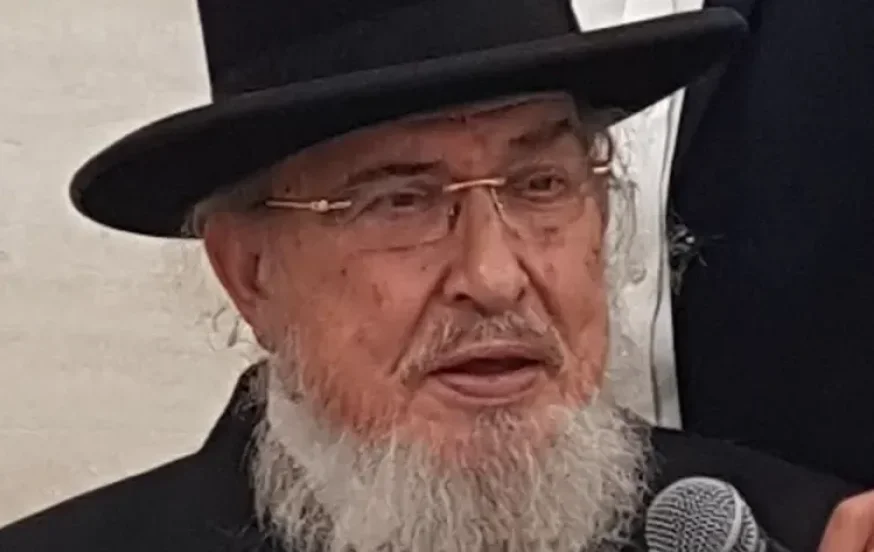 לקיים בנו חכמי ישראל: הגרב"מ אזרחי מונשם ומורדם בטיפול נמרץ לקיים בנו חכמי ישראל: הגרב"מ אזרחי מונשם ומורדם בטיפול נמרץ