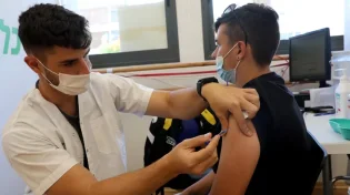 מחקר ענק של כללית: יעילות של 90% במניעת הדבקה בקרב בני נוער