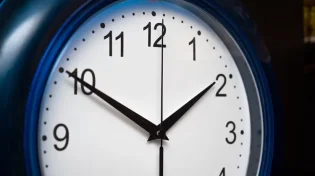 שעה אחת אחורה: ישראל עוברת לשעון חורף