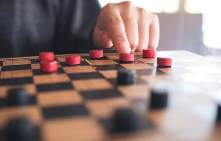 האם מותר לשחק דמקה בשבת? דמקה בשבת האם מותר לשחק דמקה בשבת? דמקה בשבת