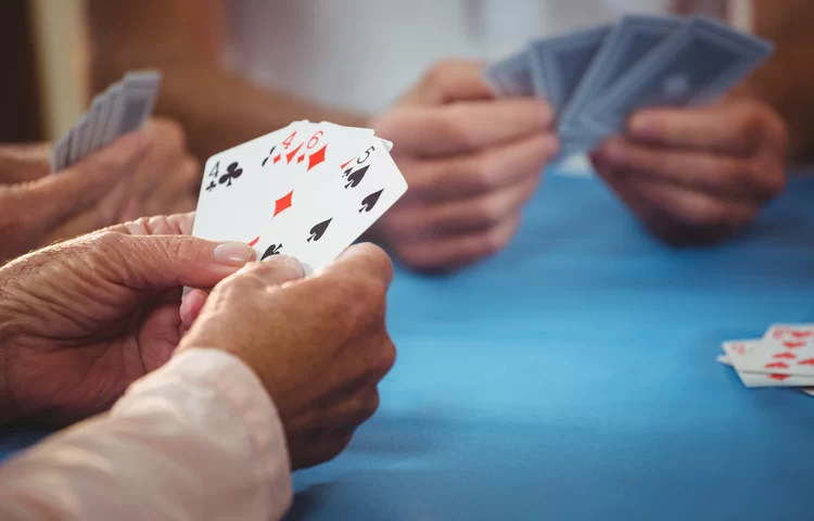 האם מותר לשחק קלפים בשבת? קלפים בשבת האם מותר לשחק קלפים בשבת? קלפים בשבת
