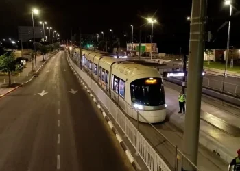 חולדאי טען כי הרכבת הקלה תשמש כמעלית שבת - הרבנים מתנגדים