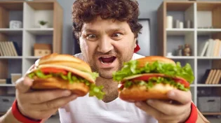 מה קורה לאדם שאוכל בלי ברכה?