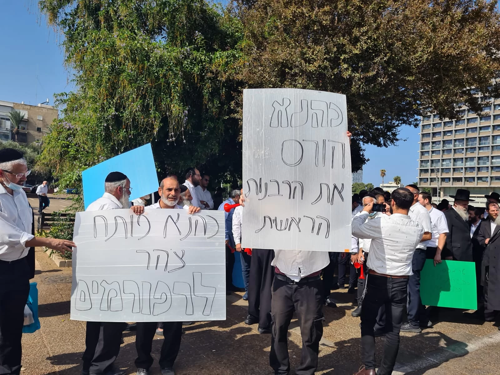 משגיחי כשרות בתל אביב זעקו לשר כהנא: "פוגע באלפי משפחות"