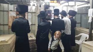 צפו: המונים פקדו בסופ"ש את ציונו של בעל הישועות מזוועיל זי"ע