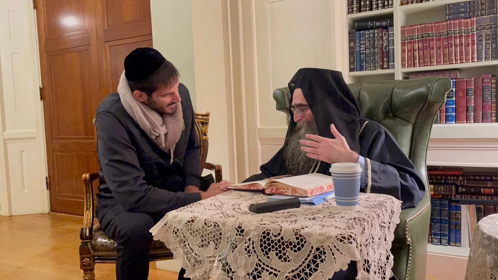 משה עומרי כספי? שחקן NBA נפגש עם האדמור והוסיף שם לשמו