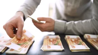 למי צריך לתת כסף: להורים או לאברכים?
