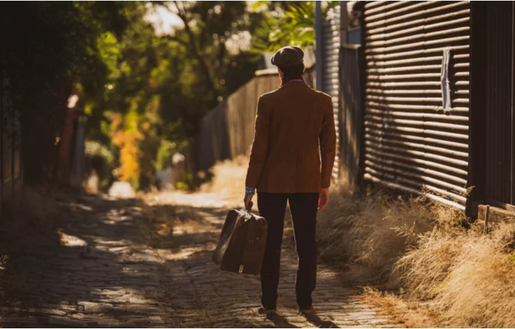 בעלה נטש את הבית, כשחזר לעיר - טען שהוא לא מכיר אותה