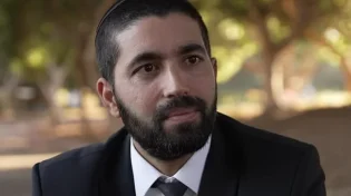 הרב שניר גואטה נחשף: הבדידות, ההצלחה והקשיים בתחילת הדרך