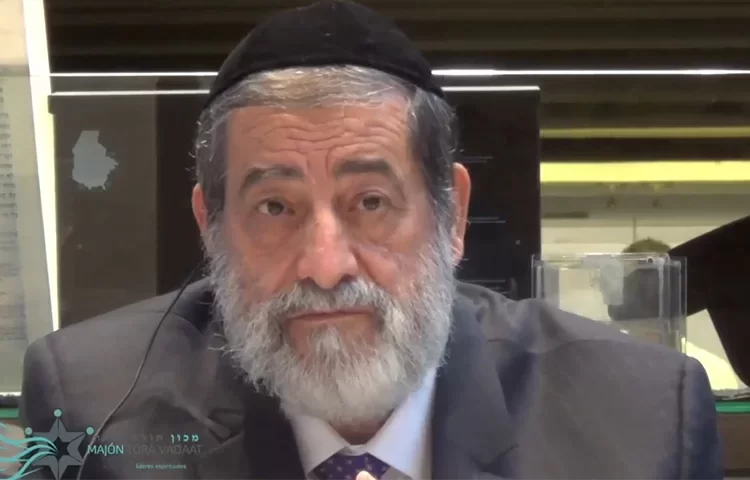 "היו שלוליות של דם": ראיון נדיר עם רבה הראשי של יהדות סוריה "היו שלוליות של דם": ראיון נדיר עם רבה הראשי של יהדות סוריה