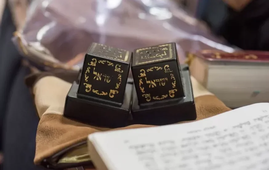 האם מותר להניח תפילין בלילה? להניח תפילין בלילה האם מותר להניח תפילין בלילה? להניח תפילין בלילה