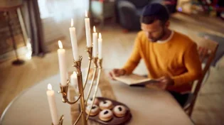 הלכות ומנהגים לחנוכה
