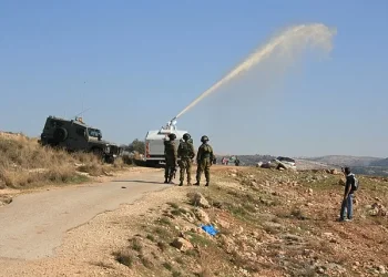 מחאת סנדק: המשטרה מודה בהתזת ’בואש’ אל עבר מבני מגורים