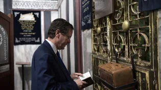 נשיא המדינה יצחק הרצוג בהדלקת נר ראשון של חנוכה במערת המכפלה