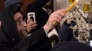 מעמד הדלקת נר ראשון במרכז שובה ישראל העולמי במנהטן