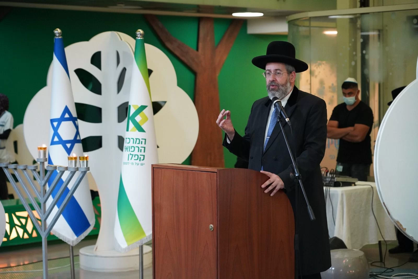 הרב הראשי סגר מעגל ונפגש עם הרופאה שהצילה את בתו 