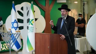 הרב הראשי סגר מעגל ונפגש עם הרופאה שהצילה את בתו