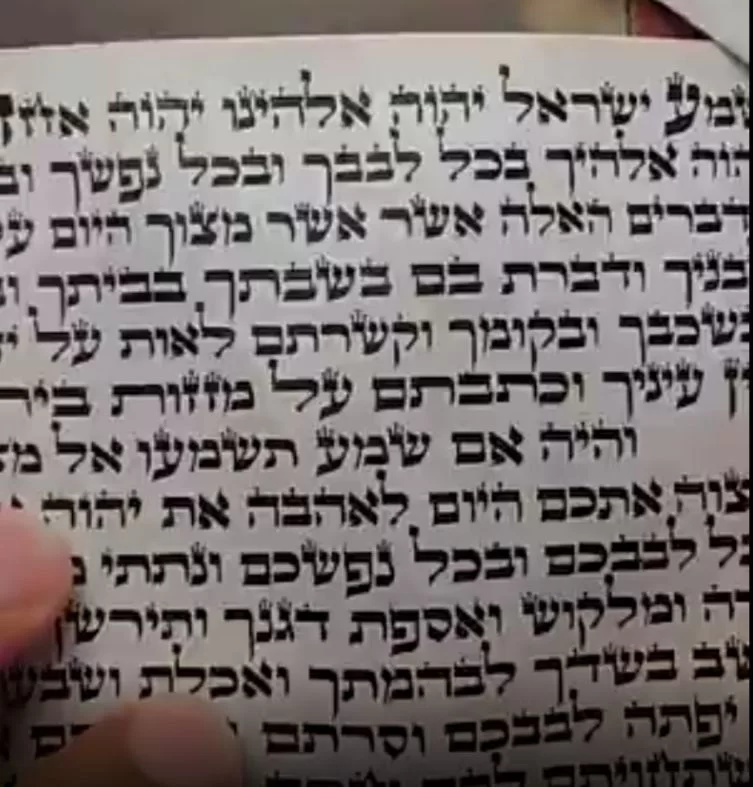 פשוט לא ייאמן: כמה חשוב לדעת ממי קונים תפילין ומזוזות