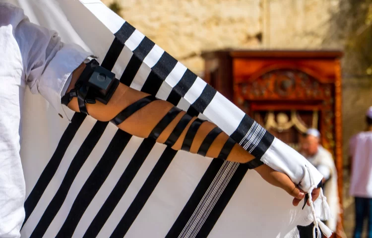 האם מותר להניח תפילין אחרי השקיעה? האם מותר להניח תפילין אחרי השקיעה?