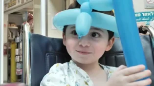 שום דבר לא יעצור את השמחה: ערוץ 2000 במסיבת חנוכה באסף הרופא