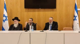 אריה דרעי בכינוס חירום: סכנות השבת והגיור חמורות מהגרעין