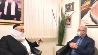 הראשל"צ לפרויקטור הקורונה: "חובה להישמע לרופאים ולחסן"