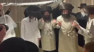 צפו: תיעוד מחתונת נכדו של הרב שלום ארוש שליט"א