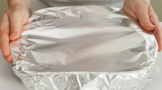 משתמשים בנייר אלומיניום? כדאי שתקראו את זה