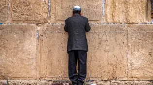 "במשך 10 שנים התפלל על אדם זר": סיפור מפעים על כוח התפילה