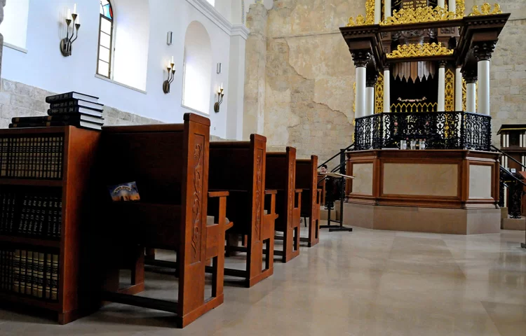 אחד ולתמיד: קדושת בית הכנסת והקורונה - האם יש קשר? אחד ולתמיד: קדושת בית הכנסת והקורונה - האם יש קשר?