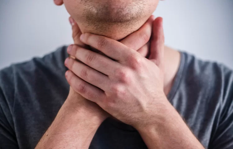 איך להעביר כאב גרון מהר: תרופת סבתא לכאב גרון שלא עובר איך להעביר כאב גרון מהר: תרופת סבתא לכאב גרון שלא עובר