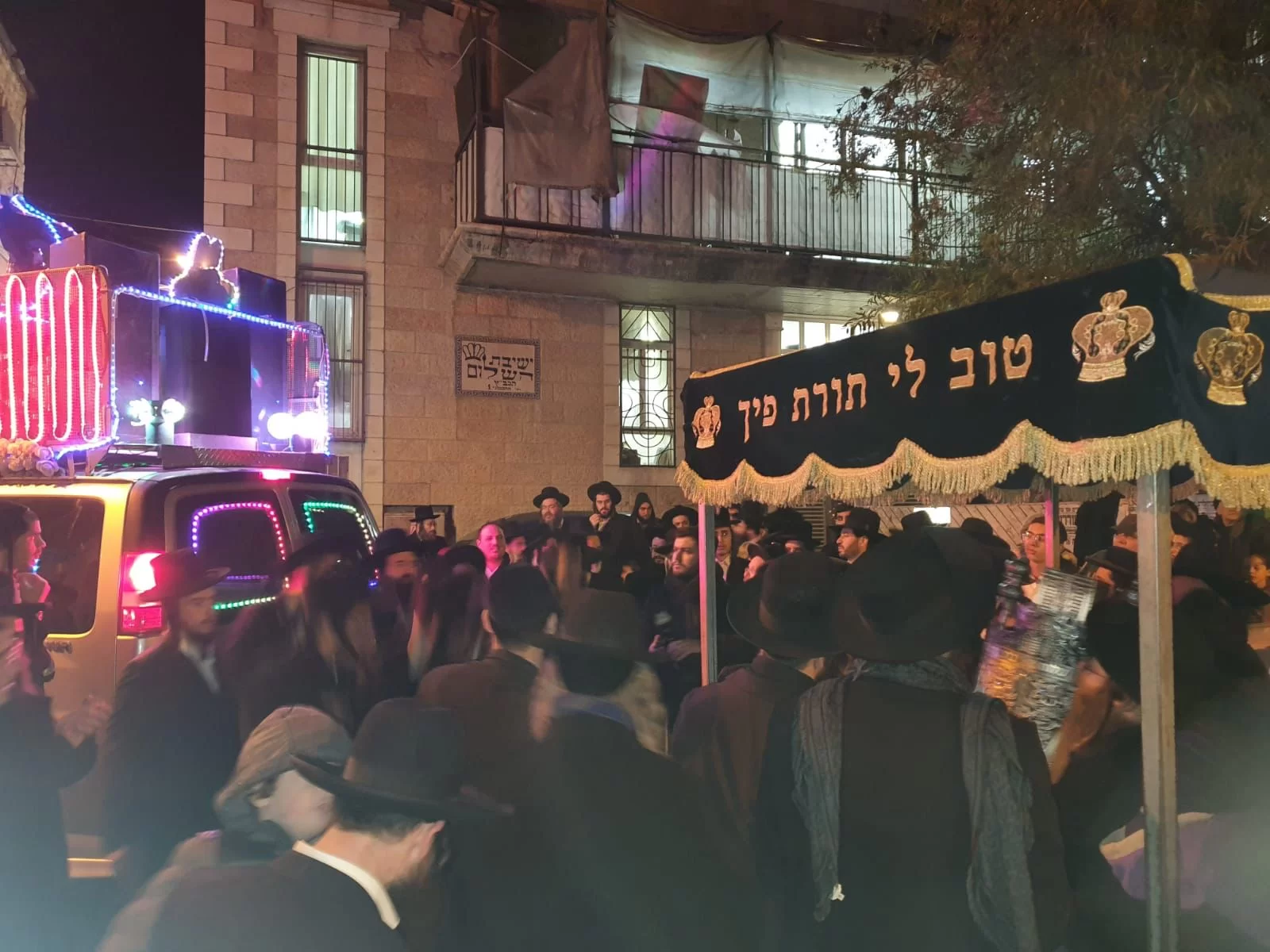 לזכר קדושי מירון: התקיימה הכנסת ספר תורה בישיבת המקובלים