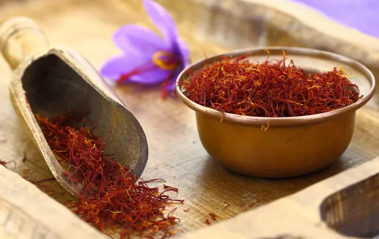 סגולות הזעפרן לעיניים ולדיכאון: מה הם סגולות הזעפרן?