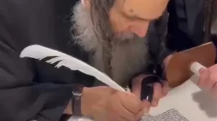 הרב שלום ארוש בהכנסת ספר תורה לכבוד הבבא סאלי
