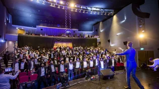 הקולולם החב"די הראשון: מבצעים את "האדרת והאמונה"