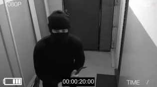 "כל הזמן בראש שלי - שפורצים לי לבית": וכל הבית הוא רואה הפוך
