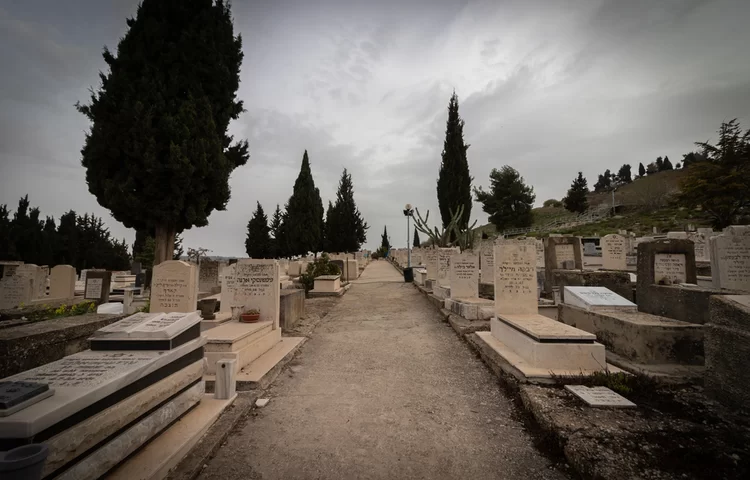 בחסות בנט וכהנא: הרפורמים מבקשים להשתלט על מערך הקבורה בחסות בנט וכהנא: הרפורמים מבקשים להשתלט על מערך הקבורה