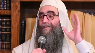 הרב יאשיהו פינטו: "מי שפוגע בהם העונש שלו איום ונורא"