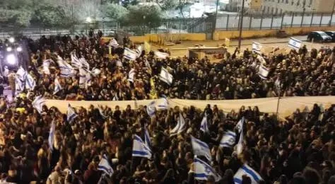 נגד ממשלת הזדון: אלפים השתתפו הערב בהפגנת ענק