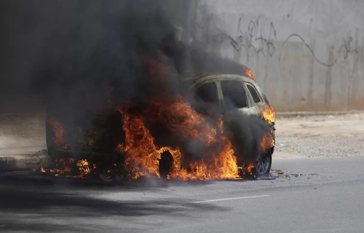 רק בגלל שנייה אחת של כעס: "הרס לעצמו את הרכב החדש"