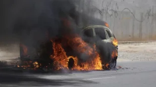 רק בגלל שנייה אחת של כעס: "הרס לעצמו את הרכב החדש"