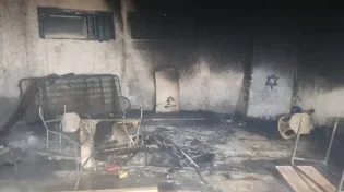 מזעזע: בית כנסת עלה באש בחברון - חשד להצתה