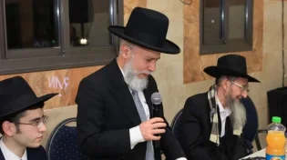 בסימן טוב: הרב זמיר כהן באירוסי בנו בשעה טובה