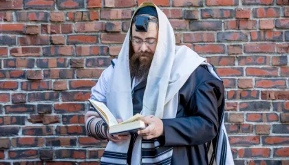 סדר הנחת תפילין: "והיו לטוטפות בין עיניך"